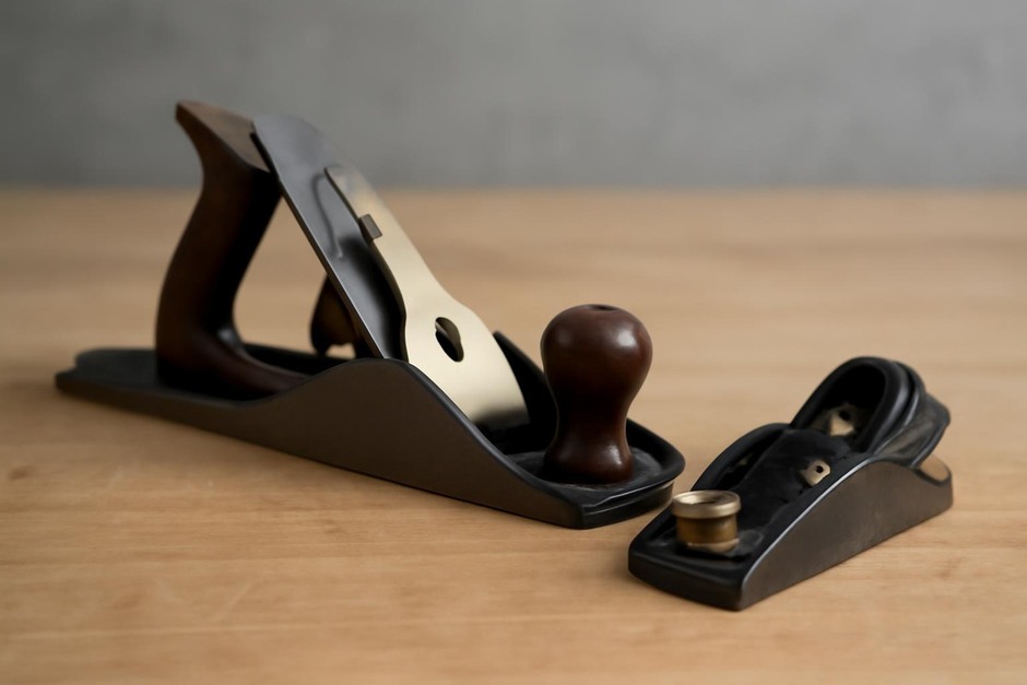 A bench plane and a block plane side by side